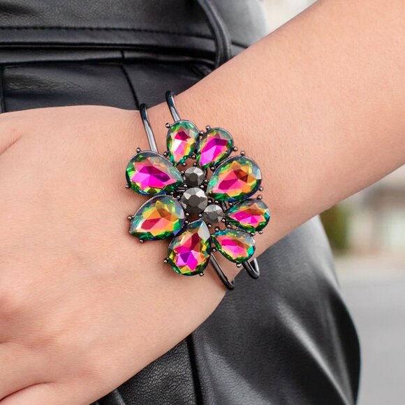 Paparazzi Jewelry - DAUNTLESS is More - Multi Oil Spill Bracelet - Vintage - Picture 4 of 6